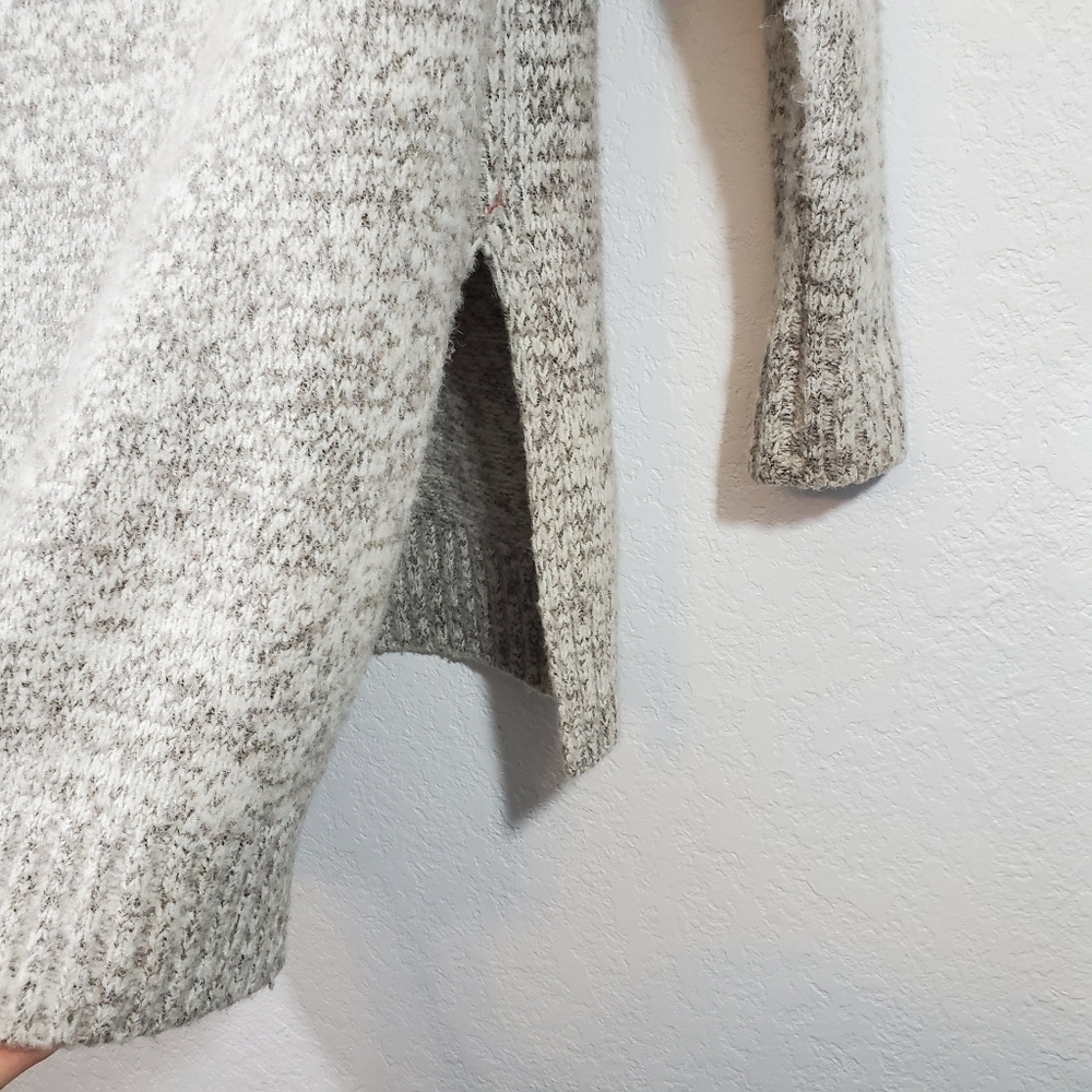 Forever 21 Sweater - Picture 2 of 5
